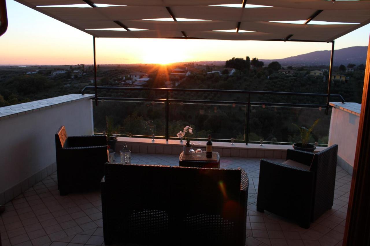 La Terrazza Sul Corso Apartment Giulianello Bagian luar foto